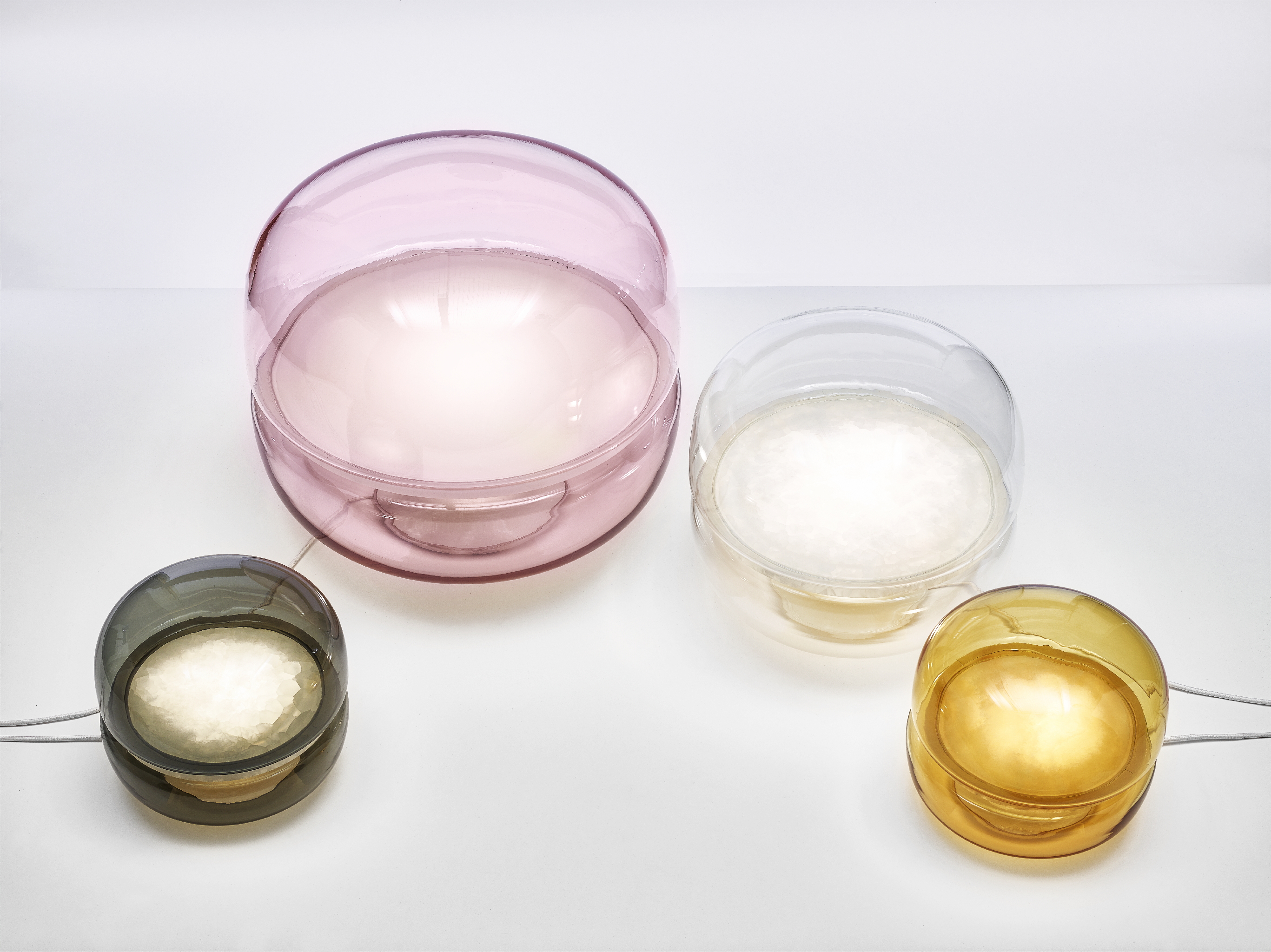Macaron table light with hand-blown glass in pastel shade from BROKIS