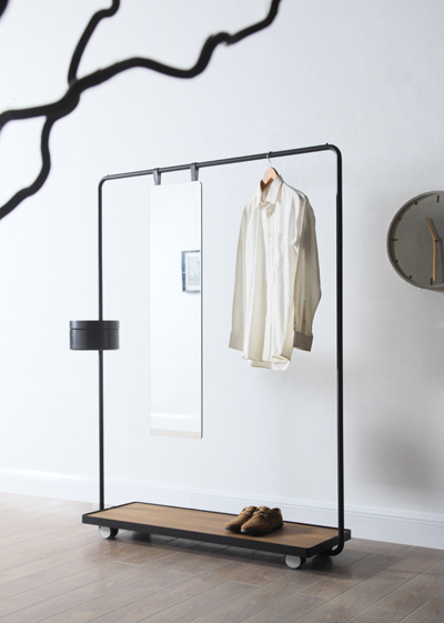 Camino’s Dolores cloth rack on wheels with full-length mirror